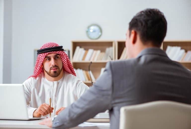 “لماذا يجب توظيفك؟” الإجابة ستغير حياتك المهنية أسئلة مقابلات العمل
