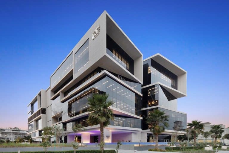 جامعة هيريوت وات دبي تقدم منح دراسية لتأهيل الطلاب لسوق العمل