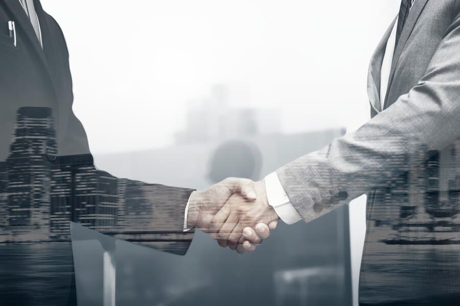 الترخيص أم  الامتياز التجاري: الاختلافات والفوائد الرئيسية