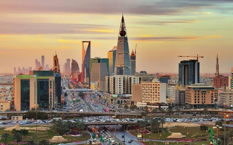 القطاع الخاص السعودي يسجل أفضل أداء منذ 10 سنوات القطاع الخاص السعودي