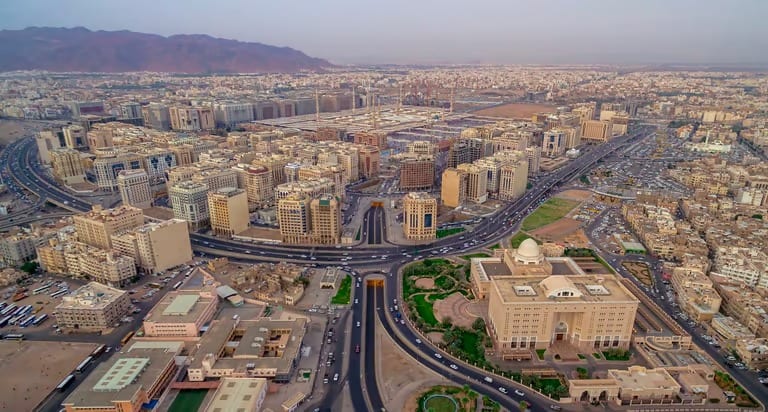 قطاع النقل والتخزين بالمدينة المنورة: 38% زيادة السجلات التجارية سنويًا منذ 2019
