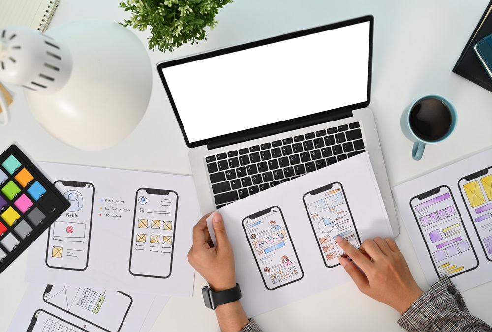 إعادة بيع الأدوات والخدمات الرقمية