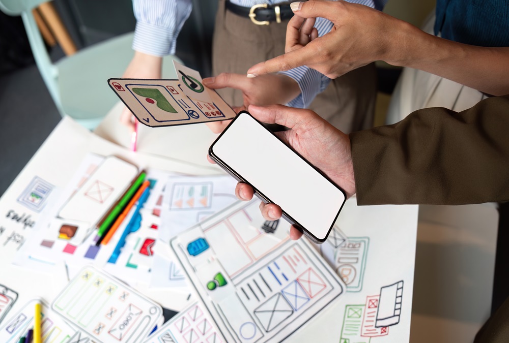 إعادة بيع الأدوات والخدمات الرقمية