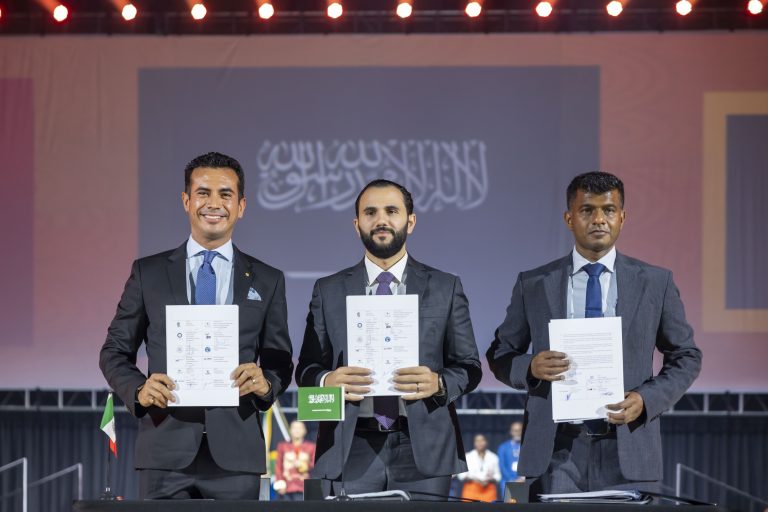 قمة رواد الأعمال الشباب