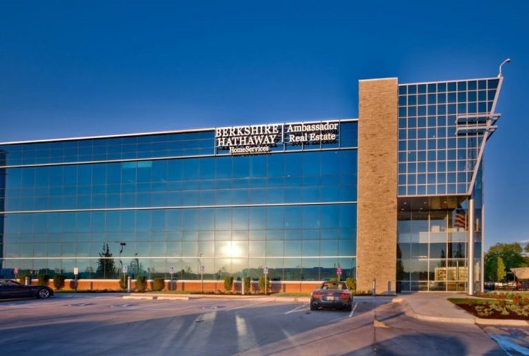 «بيركشاير هاثاواي» تستحوذ على حصة في «ألفابت».. هل توافق فلسفة «بافيت» الاستثمارية؟ بيركشاير هاثاواي