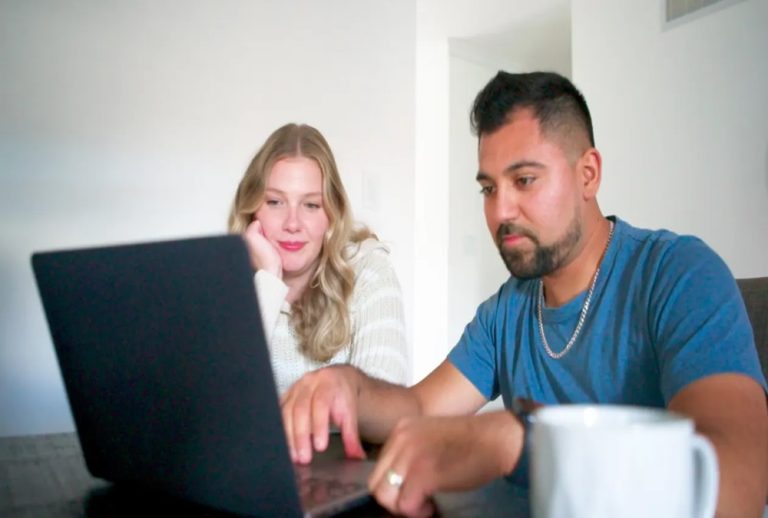 رحلة المليون دولار.. كيف صنع شابان كنديان ثروتهما من منزل متهالك؟ سيباستيان ماركيز