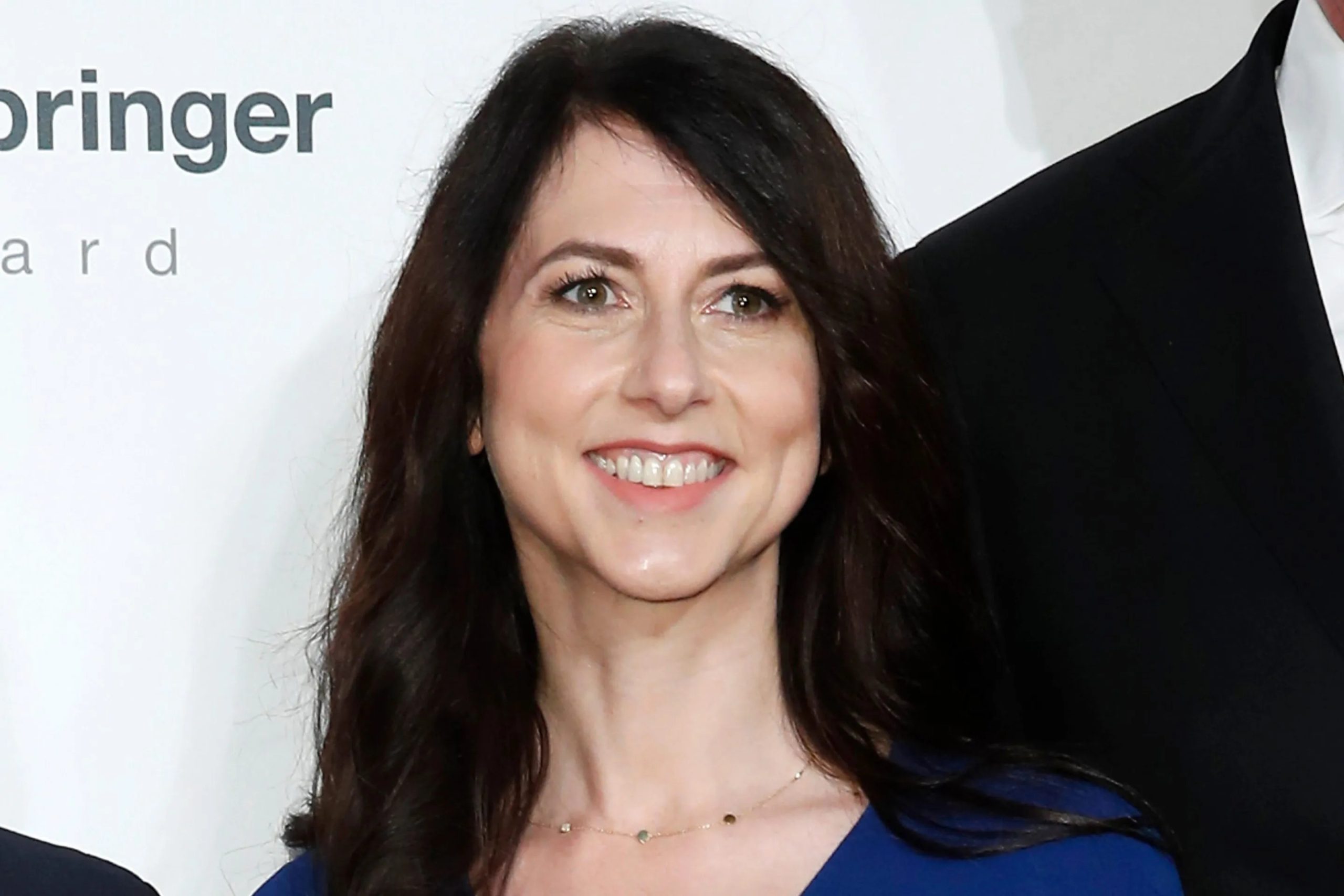 حجم تبرعات ماكينزي سكوت تتجاوز 7 مليار دولار.. إلى أين ستتجه هذه التبرعات؟