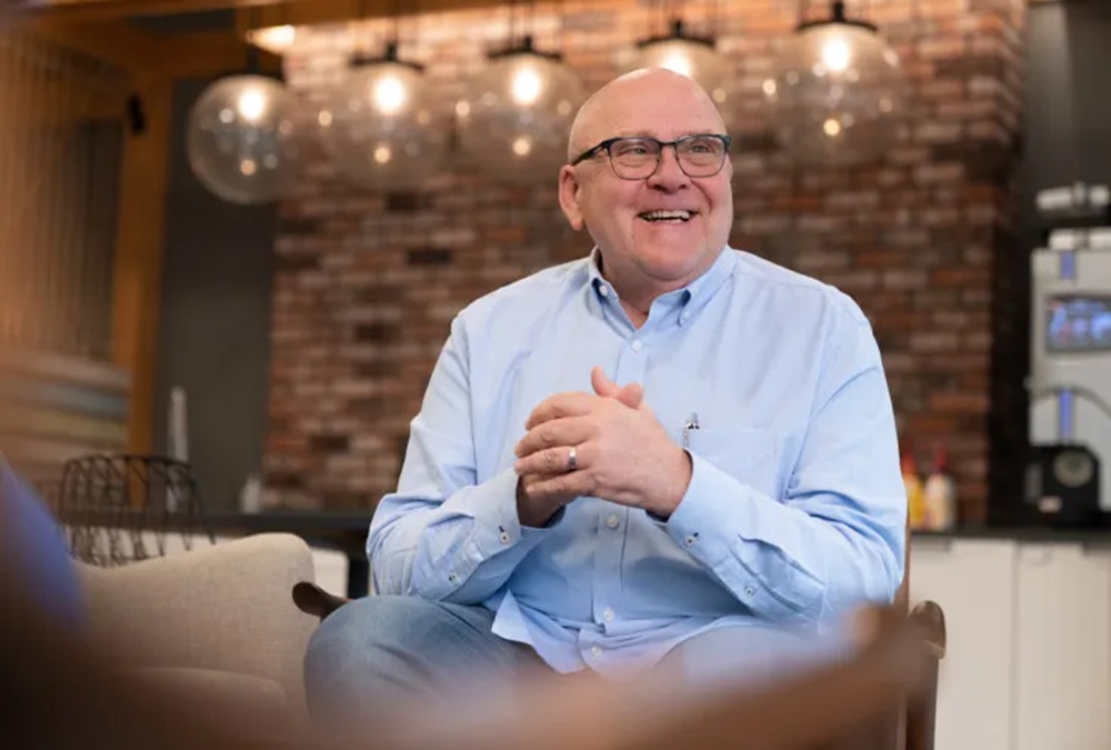 «امدح شخصًا ما».. عبارة حطمت قيود الإدارة التقليدية في «WD-40» 