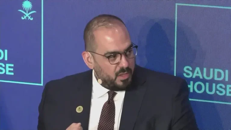 وزير الاقتصاد: رؤية 2030 تدعم وضوح المسار الاقتصادي وزير الاقتصاد: رؤية 2030 تقلص عدم اليقين وتدعم وضوح المسار الاقتصادي