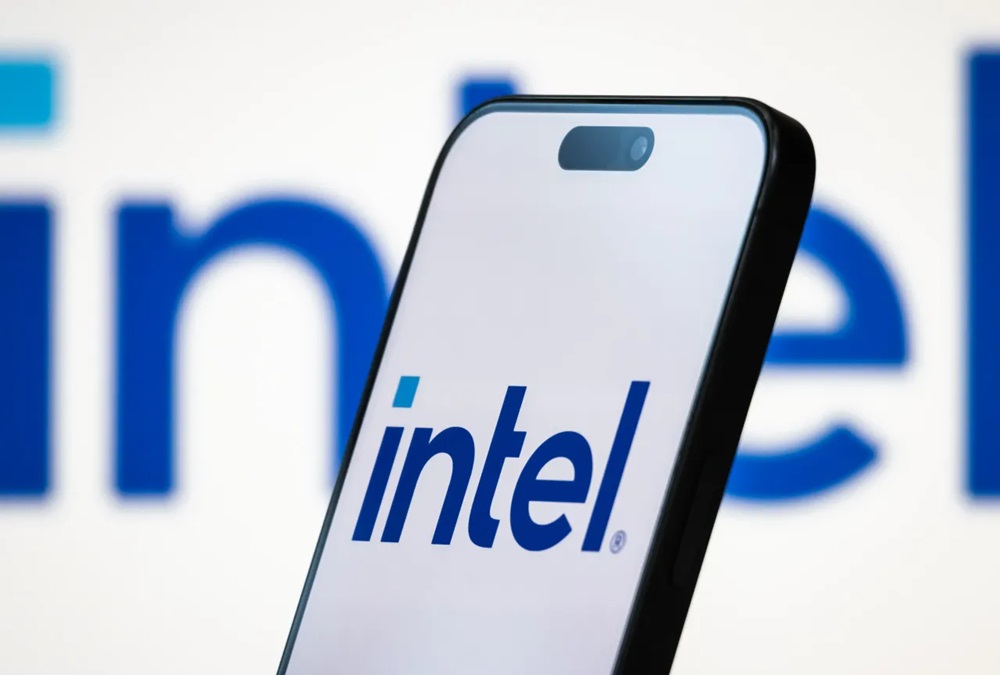 عودة «إنتل» من الجحيم.. كيف أنقذ تحالف «ماسك» عملاق الرقائق من الانهيار؟ 