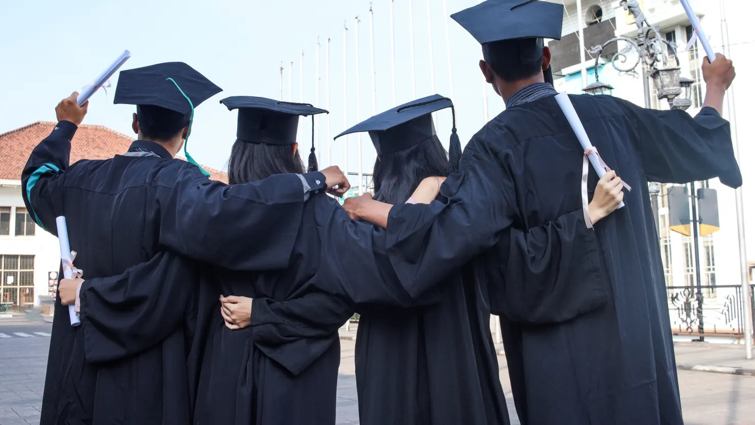 الجامعة ملاذ مهني.. القلق من الذكاء الاصطناعي يغير قرارات الشباب 