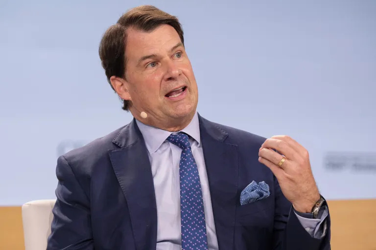 جيم فارلي يتبنى «النموذج الصيني» لإنقاذ «فورد» من فخ التكاليف المرتفعة