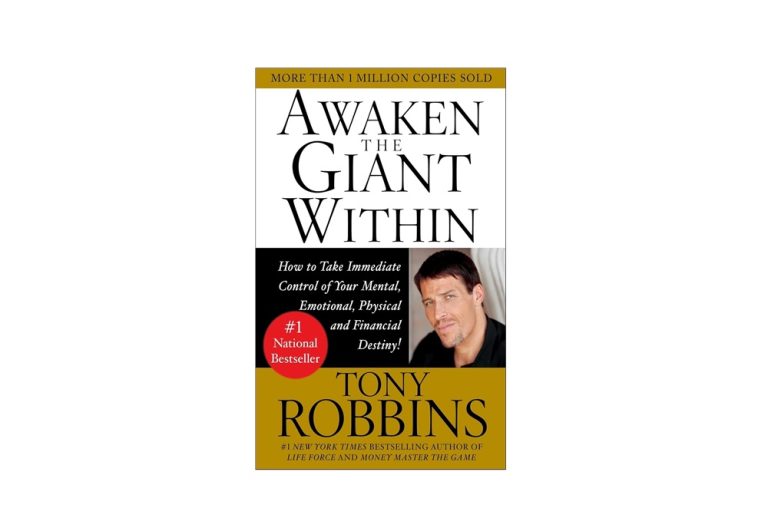 كتاب «Awaken the Giant Within».. كيف يرى أنتوني روبنز طريق التغيير وصناعة النجاح؟ كتاب Awaken the Giant Within